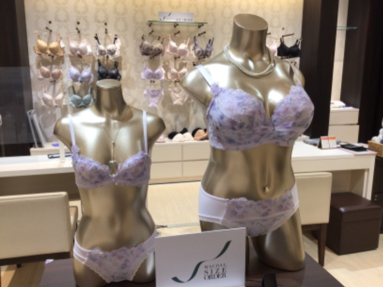 ランジェリーサロン<ワコール>のスナップ | 大阪タカシマヤ ランジェリーサロン<ワコール>のスナップ | 大阪タカシマヤ